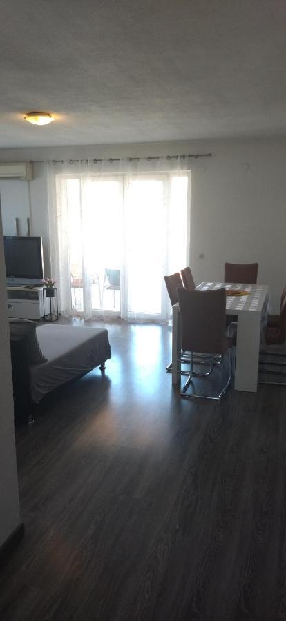 Apartments Mara Seget Vranjica Exterior foto