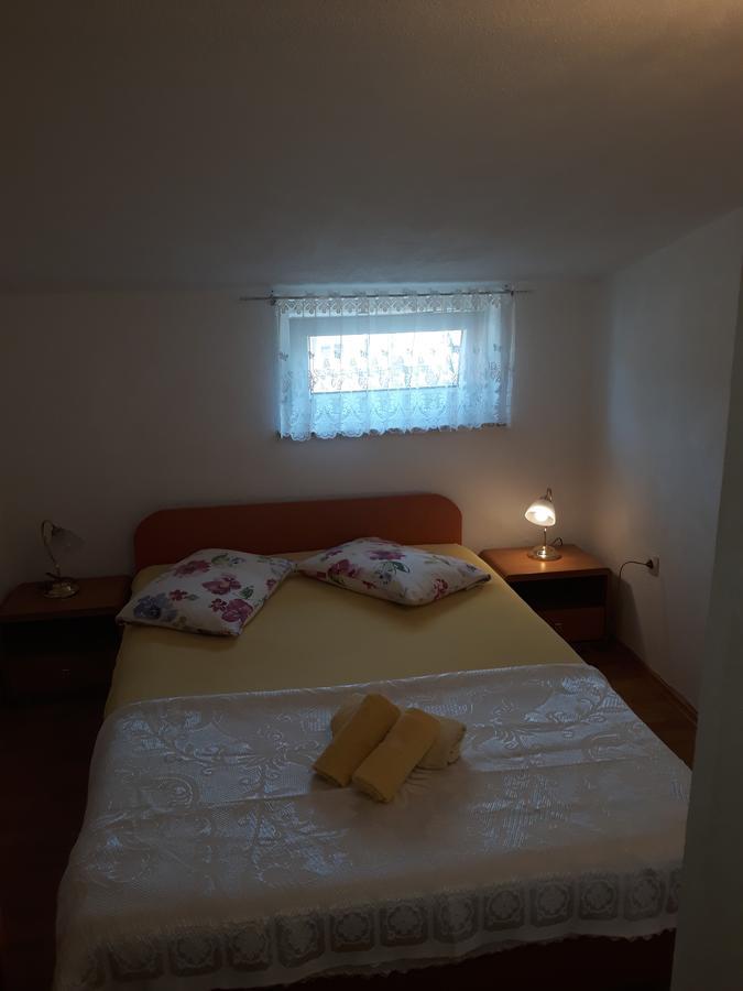 Apartments Mara Seget Vranjica Exterior foto